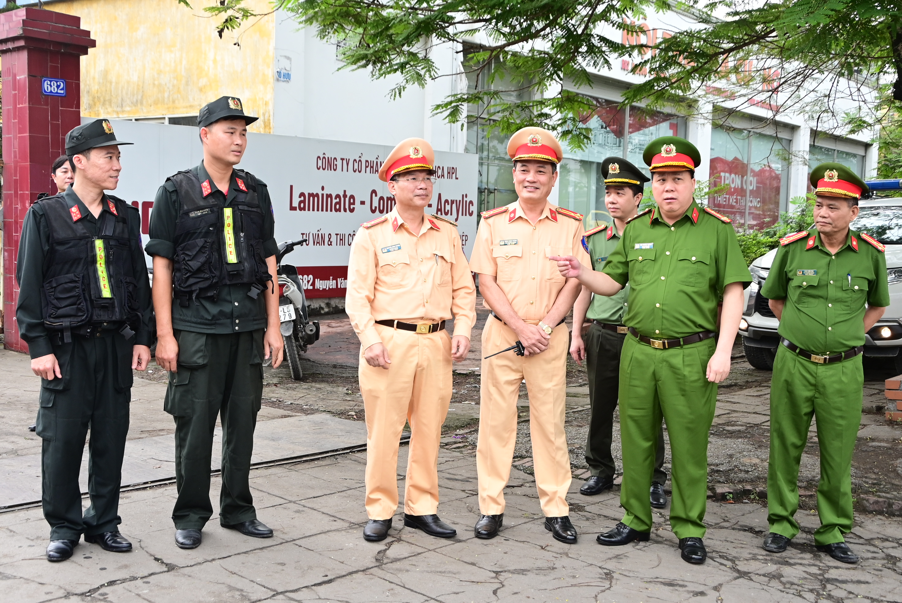 Triển khai kế hoạch tổng kiểm soát ôtô đầu kéo kéo sơ-mi rơ-moóc, rơ-moóc trên địa bàn thành phố